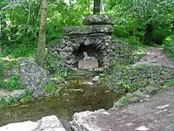 Die Leutraquelle mit Sphinxgrotte im Park an der Ilm, 1784–86