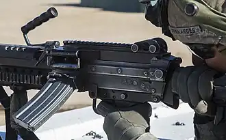M249 mit STANAG-Magazin