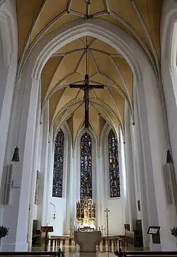 Blick in den Altarraum