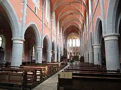 Langhausarkaden mit einfachen Säulen