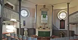 Schinkelkirche Glienicke, Innenraum zum Kanzelaltar