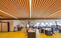 Rathaus Herstal, sichtbarer Holz-Beton-Mischboden, 2017 – Frédéric Haesevoets Architecture