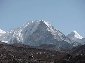 Blick von Chukung auf die Südwest-Wand des Island Peaks