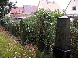 Jüngere Grabsteine des späten 19. Jahrhunderts im nördlichen Friedhofsbereich