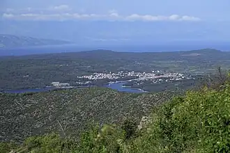 Blick von Südwesten auf Stari Grad und den Westteil der Ebene