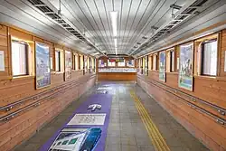 Innenansicht der Fußgängerbrücke