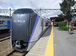 Triebzug der Baureihe JR East E353 in Kawaguchiko