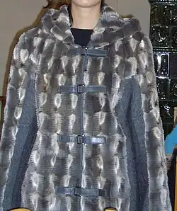 Jacke aus Samtbisam-Kopfstücken in Rillenschur (Fürth, 2005)