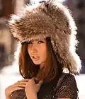 Uschanka aus Pelz als modisches Accessoire getragen (2009)
