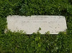 Jacques Düblin-Brodmann (1901–1978) Maler. Grab auf dem Friedhof in Oberwil. Grabplastik von Hans Loretan (1920–2008) Bildhauer
