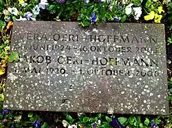 Jakob Oeri-Hoffmann (1920–2006), Arzt, Unternehmer, Mäzen. Vera Oeri-Hoffmann (1924–2003) Grab auf dem Friedhof Wolfgottesacker, Basel