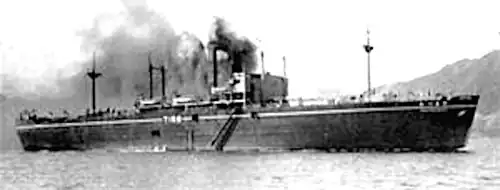 Unfertiges Kriegs-Standard-Landungsboot-Mutterschiff der M-Klasse Tokitsu Maru nach der Kapitulation