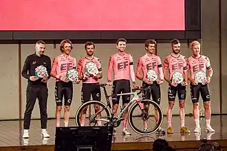 Mannschaftsfoto EF Education-EasyPost cannondale