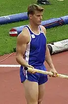 Jean Galfione, 1996 Olympiasieger und dreifacher Bronzemedaillengewinner (WM 1995/EM 1994/EM 1998) schied mit 5,45 m bei einem Fehlversuch über 5,30 m aus