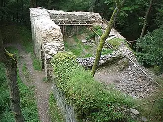 Ruine der Jagdburg Jenčov