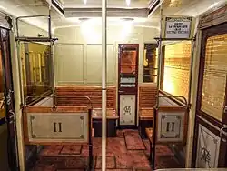 Paris: Klassenkennzeichnung durch römische Zahlen im Innenraum