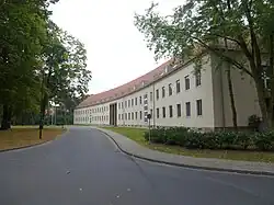 Hauptgebäude der Kaserne
