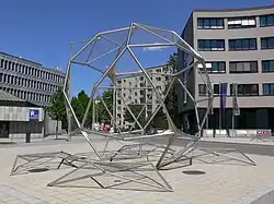 Skulptur auf dem Julius-Raab-Platz