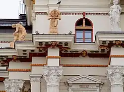 Wiederaufbau und Aufsetzen eines Obergeschosses