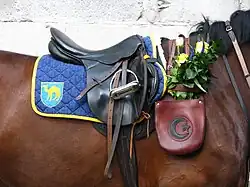 Schabracke mit Wappen der Zunft zum Kämbel geschmückt