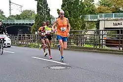 Julia Mumbi Muraga (Mitte) – Rang elf