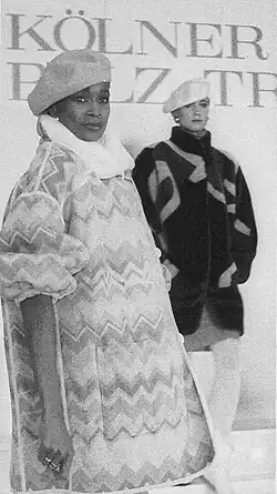 Kurzmantel mit bedruckter Lederseite (1985)