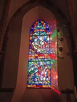 Buntglasfenster der Kirche