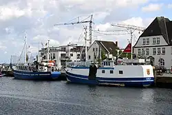 ehem. KFK 488: Angelkutter Simone und ehem. KFK 334 Fischimbiss Capella in Eckernförde