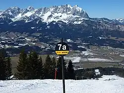 Schwarze Skipiste am Kitzbüheler Horn, Blick zum Wilden Kaiser
