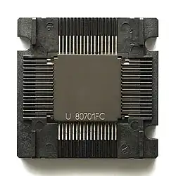 CQFP-Gehäuse eines U80701 mit Träger