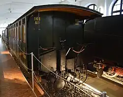 Erhaltener dreiachsiger Personenwagen A 161 im Museum in Nürnberg