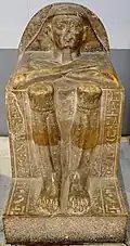 Würfelhocker des Hetep, Inspektor der Priester der Teti-Pyramide in der Zeit Amenemhets I. (Kalkstein, 12. Dynastie, aus seinem Grab in Sakkara)