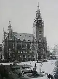 Kaiser-Friedrich-Denkmal, Blick von südlichem Standpunkt, im Hintergrund das Rathaus, um 1900