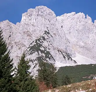 Kaiserkopf von Süden, rechts daneben die Ellmauer Halt und der Kopftörlgrat mit dem Kaputzenturm
