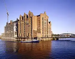 Nach der Renovierung (noch ohne León-Brücke)