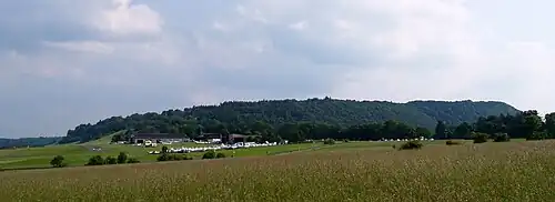 Blick vom Hornberg zum Kalten Feld, im Vordergrund der Segelflugplatz