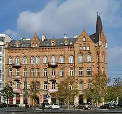 Das neogotische Taubenhaus-Gebäude von 1898 in der Marszałkowska 72