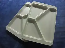 Stapelbarer Kantinenteller, 1960er Jahre