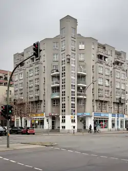Neuere Berliner Ecke in der Kantstraße / Ecke Uhlandstraße