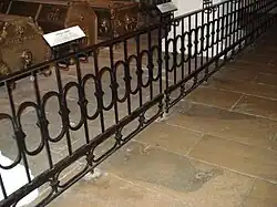 Bodenplatten: Kaiserstein mit blauen Einschlüssen