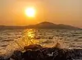 Karaburun-Halbinsel bei Sonnenuntergang von Vlora gesehen