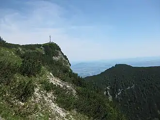 Der Karkopf mit dem Dreisesselberg im Hintergrund