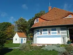 Haus mit Nebengebäude