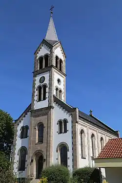 Die katholische Pfarrkirche St. Josef