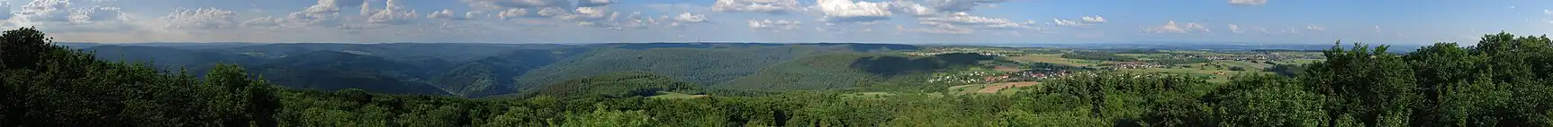 Aussicht vom Aussichtsturm auf dem Katzenbuckel über den Odenwald