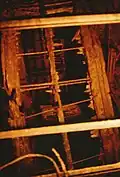 Kehrrad im Schaubergwerk 19-Lachter-Stollen (1995). Inzwischen ist das zerfallene historische Kehrrad ausgebaut und ein neues eingesetzt.