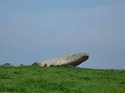 Liegender Menhir von Kergadiou (Finistère)