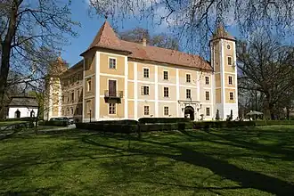 Schloss Khuen–Héderváry in Hédervár