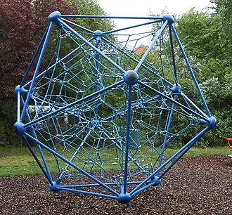 Klettergerüst in Ikosaederform