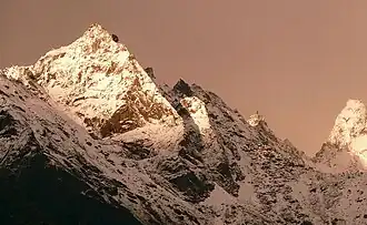 Berg Kinner Kailash (6050 m) mit einem riesigen Monolithic Säule, die religiöse Bedeutung hat.